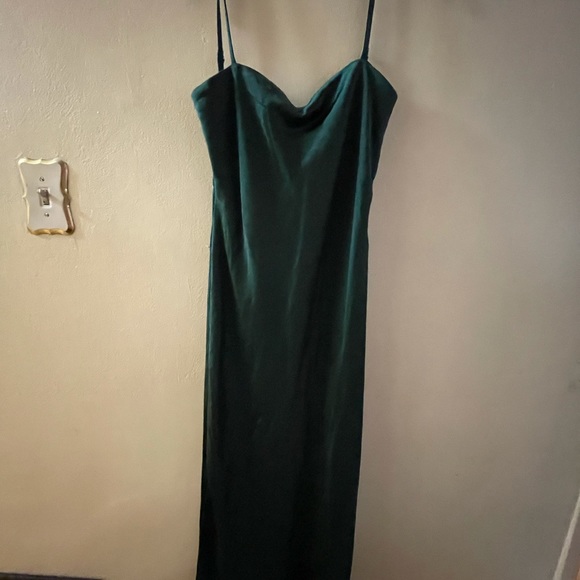 Beginning Boutique The Amaryllis Dress Emerald 6 - Picture 15 of 16